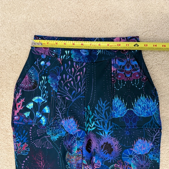 SMALL Blackmilk Floral Coral Cuffed Pants - Picture 4 of 7